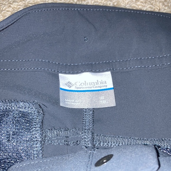 Woman’s size 8 Columbia Shorts - Picture 9 of 9